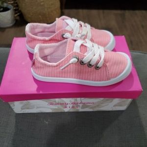 Little girls sneakers